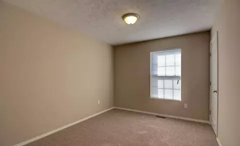 Bedroom - 1050 S Strasbourg Ave, Springfield, MO 65802 photo 3 of 4