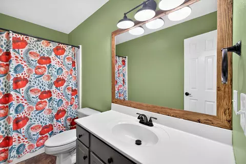 Bath - 660 Big Bear Ct, Marshfield, MO 65706 photo 2 of 3