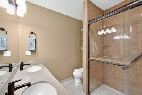 Bath - 660 Big Bear Ct, Marshfield, MO 65706 photo 1 of 3