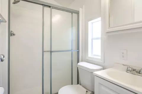 Bath - 444 Monarch Dr, Branson, MO 65616 photo 1 of 1