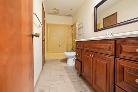 Bath - 2970 W Roxbury Street Apt A B St #A & B, Springfield, MO 65807 photo 5 of 7