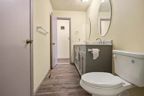 Bath - 2970 W Roxbury Street Apt A B St #A & B, Springfield, MO 65807 photo 2 of 7