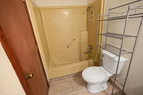Bath - 2970 W Roxbury Street Apt A B St #A & B, Springfield, MO 65807 photo 6 of 7