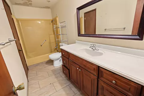 Bath - 2970 W Roxbury Street Apt A B St #A & B, Springfield, MO 65807 photo 3 of 7