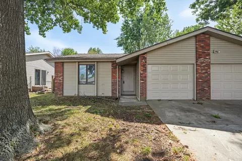 Exterior - 2970 W Roxbury Street Apt A B St #A & B, Springfield, MO 65807 photo 1 of 3