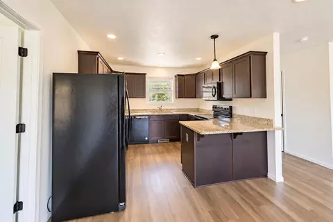 Kitchen - 140 E Sunset Cove Ln, Kirbyville, MO 65679 photo 1 of 3