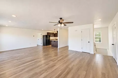 Living - 140 E Sunset Cove Ln, Kirbyville, MO 65679 photo 4 of 6
