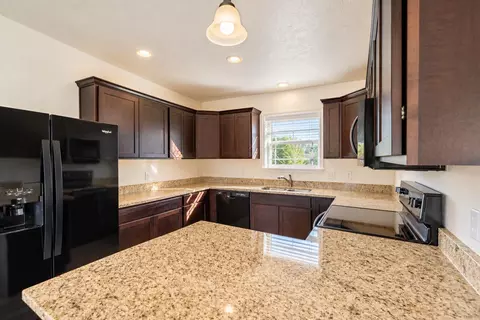 Kitchen - 140 E Sunset Cove Ln, Kirbyville, MO 65679 photo 2 of 3