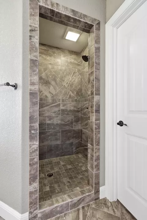 Bath - 1821 Texas Ave, Joplin, MO 64804 photo 4 of 5