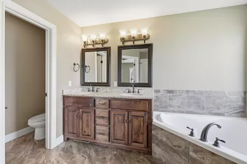 Bath - 1821 Texas Ave, Joplin, MO 64804 photo 2 of 5