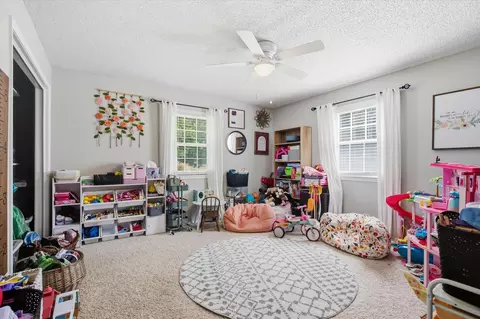 Bedroom - 6487 N Marilyn Ave, Springfield, MO 65803 photo 4 of 4