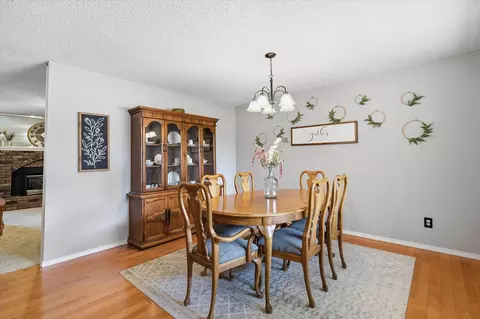 Dining - 6487 N Marilyn Ave, Springfield, MO 65803 photo 1 of 3