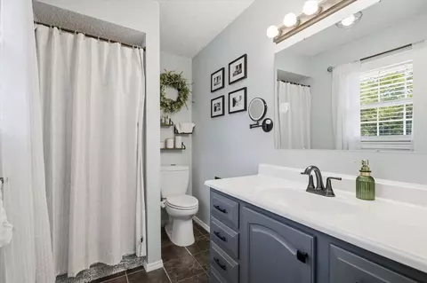 Bath - 6487 N Marilyn Ave, Springfield, MO 65803 photo 1 of 2