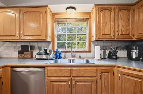 Kitchen - 6487 N Marilyn Ave, Springfield, MO 65803 photo 2 of 2