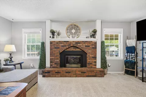 Living - 6487 N Marilyn Ave, Springfield, MO 65803 photo 3 of 3