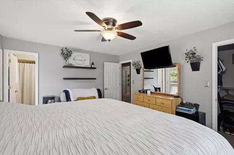 Bedroom - 6487 N Marilyn Ave, Springfield, MO 65803 photo 2 of 4