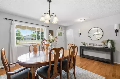Dining - 6487 N Marilyn Ave, Springfield, MO 65803 photo 2 of 3