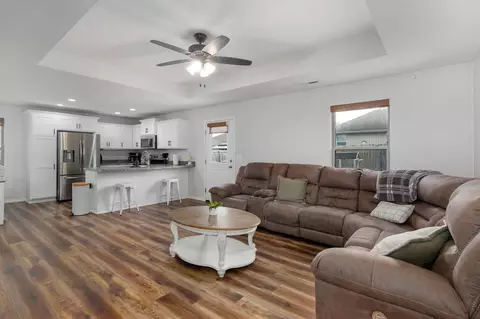 Entry Way - 513 Mark St, Billings, MO 65610 photo 1 of 2