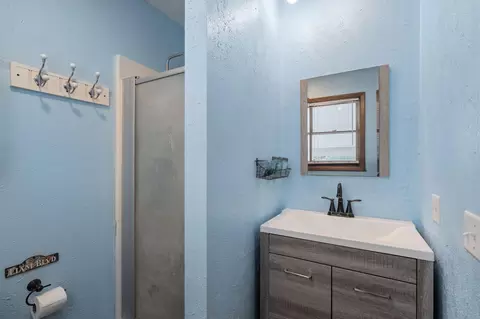 Bath - 352 Cedar Park Rd, Branson, MO 65616 photo 1 of 2