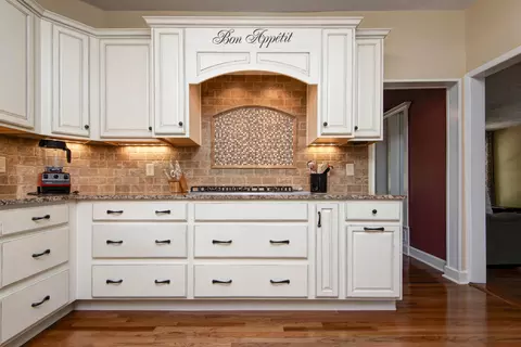 Kitchen - 3060 W Ellison Dr, Springfield, MO 65810 photo 5 of 5