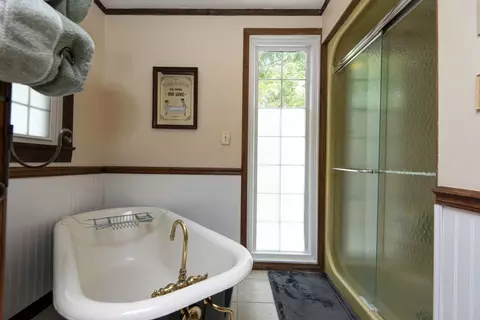 Bath - 3060 W Ellison Dr, Springfield, MO 65810 photo 2 of 5