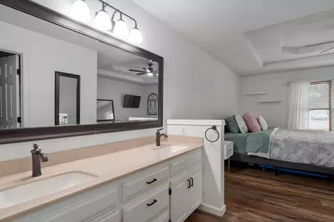 Bath - 4571 S Park Ave, Springfield, MO 65810 photo 1 of 4
