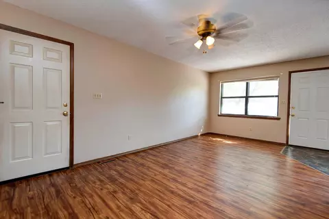 Living - 2751 E Mcdaniel St #A & B, Springfield, MO 65802 photo 3 of 4