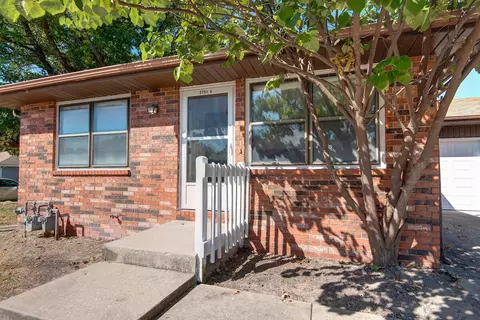 Exterior - 2751 E Mcdaniel St #A & B, Springfield, MO 65802 photo 2 of 5