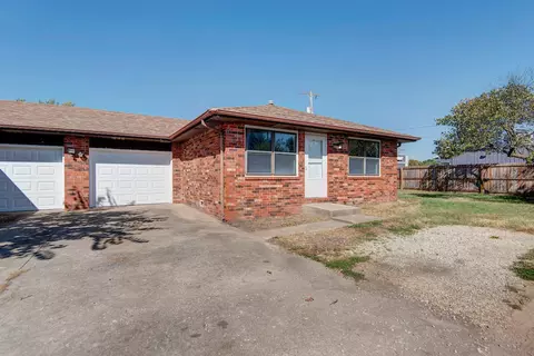 Exterior - 2751 E Mcdaniel St #A & B, Springfield, MO 65802 photo 4 of 5