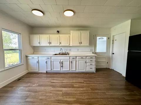 Kitchen - 1934 State Hwy E, Marshfield, MO 65706 photo 1 of 2