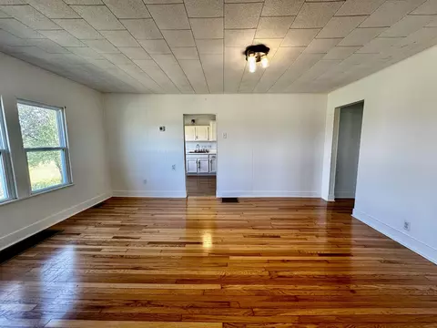 Living - 1934 State Hwy E, Marshfield, MO 65706 photo 2 of 4