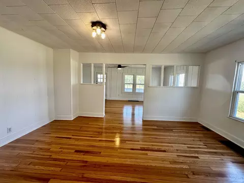 Living - 1934 State Hwy E, Marshfield, MO 65706 photo 3 of 4