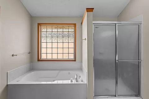 Bath - 4757 S Holland Ave, Springfield, MO 65810 photo 2 of 4
