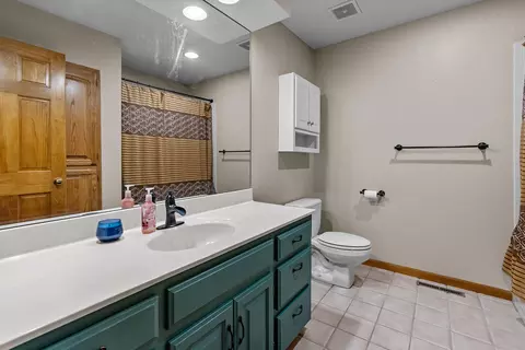 Bath - 4757 S Holland Ave, Springfield, MO 65810 photo 3 of 4