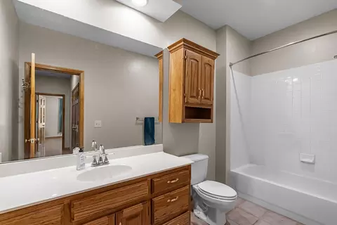 Bath - 4757 S Holland Ave, Springfield, MO 65810 photo 4 of 4