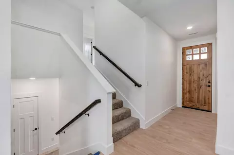 Entry Way - 2925 W Teton Dr, Springfield, MO 65810 photo 2 of 2