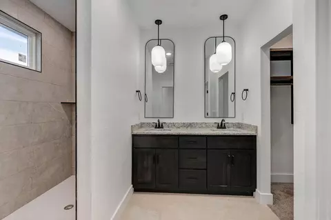 Bath - 2925 W Teton Dr, Springfield, MO 65810 photo 1 of 4