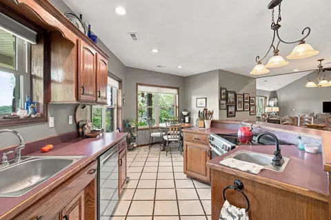 Kitchen - 480 Hunter Rdg, Clever, MO 65631 photo 3 of 4