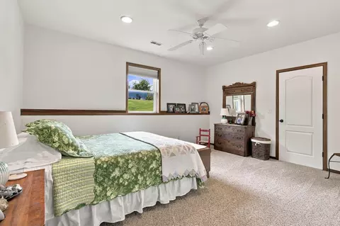 Bedroom - 480 Hunter Rdg, Clever, MO 65631 photo 3 of 4