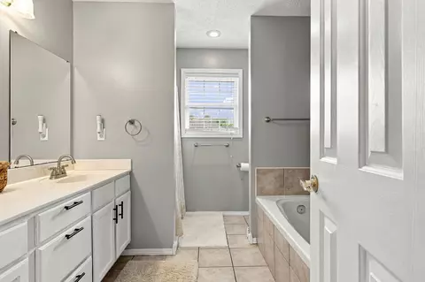 Bath - 350 E Halsey St, Republic, MO 65738 photo 3 of 6