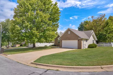 Exterior - 4370 S York Ave, Springfield, MO 65810 photo 2 of 8