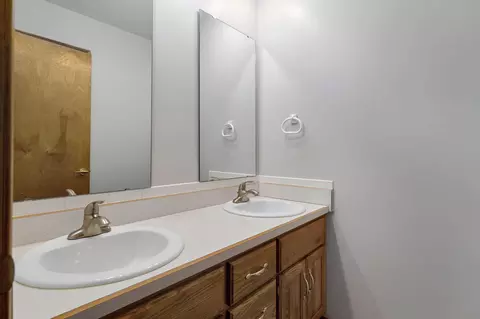 Bath - 4370 S York Ave, Springfield, MO 65810 photo 3 of 4