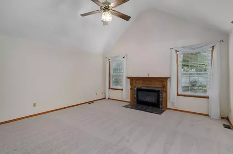 Living - 4370 S York Ave, Springfield, MO 65810 photo 3 of 4