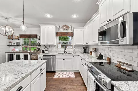 Kitchen - 3512 N Brinnsfield Dr, Ozark, MO 65721 photo 1 of 3