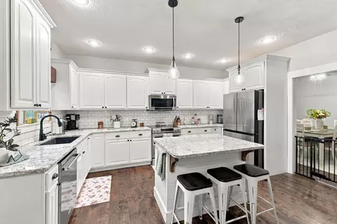 Kitchen - 3512 N Brinnsfield Dr, Ozark, MO 65721 photo 3 of 3