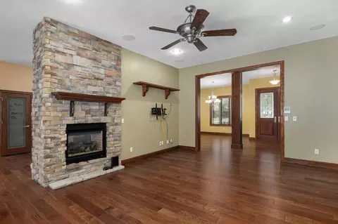 Living - 3436 S Horseshoe Ave, Springfield, MO 65804 photo 2 of 7