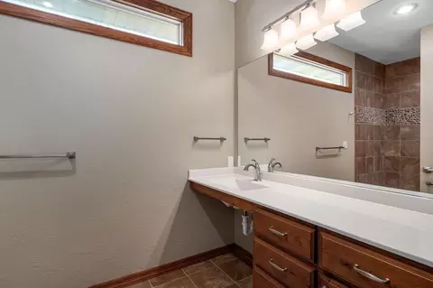 Bath - 3436 S Horseshoe Ave, Springfield, MO 65804 photo 5 of 8