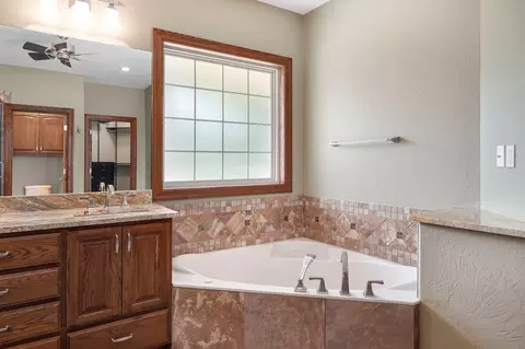 Bath - 3436 S Horseshoe Ave, Springfield, MO 65804 photo 2 of 8