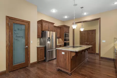 Kitchen - 3436 S Horseshoe Ave, Springfield, MO 65804 photo 2 of 5