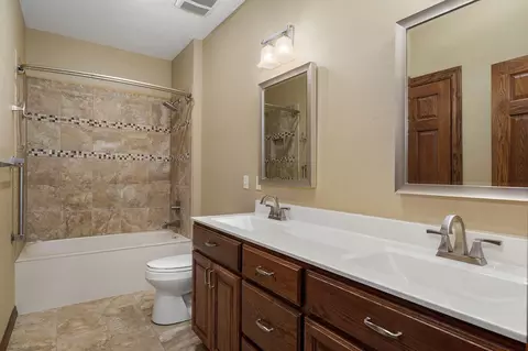 Bath - 3436 S Horseshoe Ave, Springfield, MO 65804 photo 7 of 8